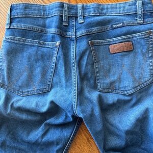 Wrangler retro mae fit ( boot cut) stretch